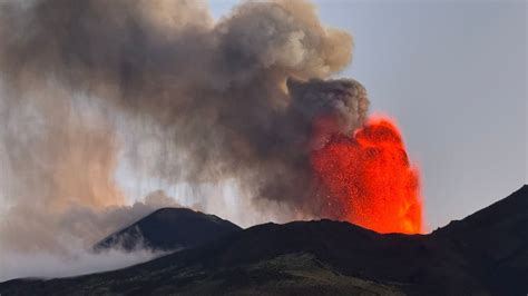 What Mount Etna's latest eruption means for your holiday.
